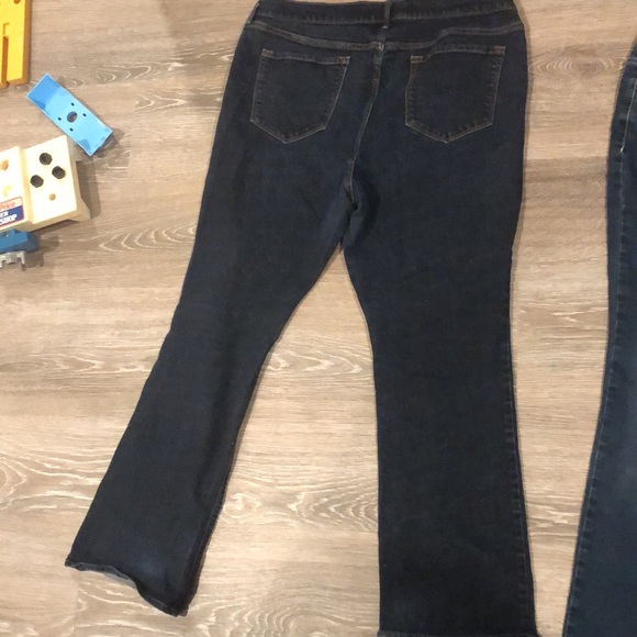 Old Navy Dark Wash Original Mid Rise Jean 16 Short - Picture 4 of 4